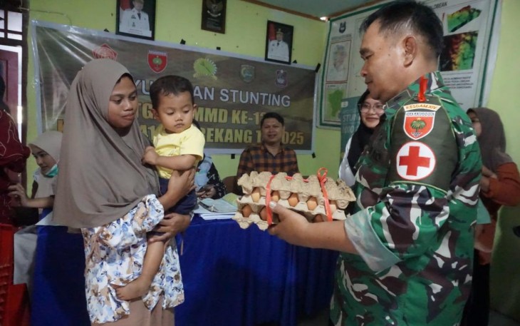 Penyuluhan stunting warga di lokasi TMMD Kodim Enrekang 