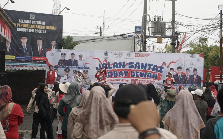 Dandim Pacitan Mengikuti Kegiatan Jalan Santai Sobat Dewan di DPRD 