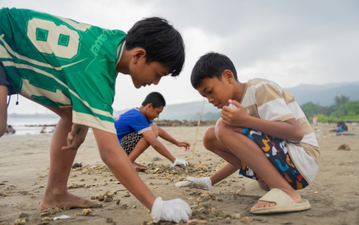 Aksi Beach Clean Up WTJJ