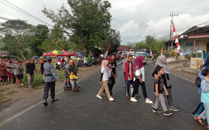 Jalan sehat semarak HUT RI ke 80 di wilayah Kec Arjosari 
