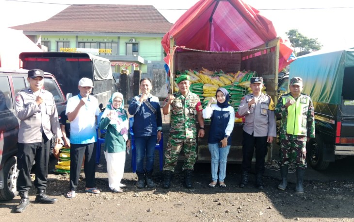 Babinsa Koramil 0801/09 Sudimoro Salurkan Beras SPHP melalui Gerakan Pangan Murah