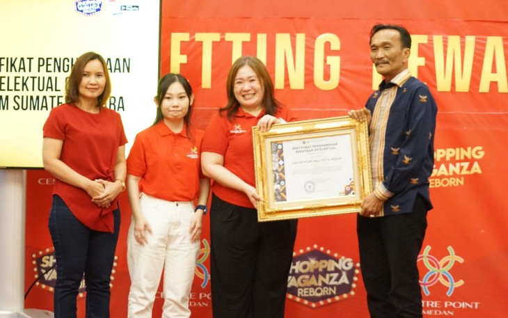 Sertifikat Penghargaan Kekayaan Intelektual Mall Centre Point Medan, Kamis (4/9)
