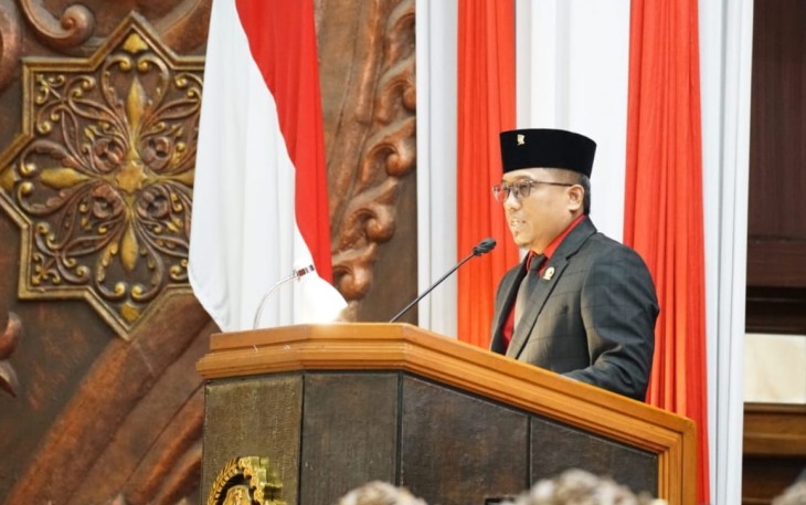 Juru Bicara Fraksi PDIP DPRD Jatim, Agus Black Hoe Budianto