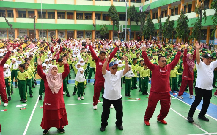 Seribu Siswa SD di Pamulang Gelar Senam Anak Indonesia Hebat Bersama Mendikdasmen