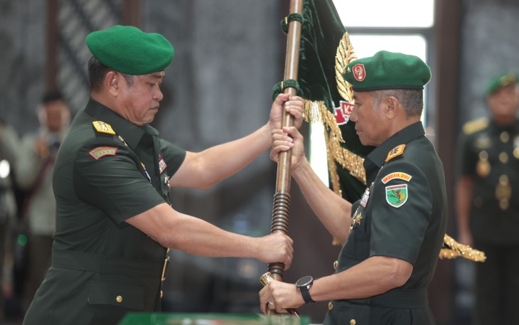 Kepala Staf Angkatan Darat (Kasad) Jenderal TNI Maruli Simanjuntak, M.Sc., memimpin acara Penyerahan Jabatan dan Serah Terima Jabatan (Sertijab) sejumlah pejabat strategis TNI Angkatan Darat di Markas Besar Angkatan Darat (Mabesad), Jakarta, Senin (8/9/2025)