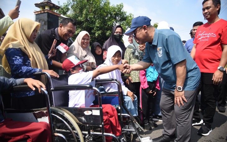 Menteri Pendidikan Dasar dan Menengah, (Mendikdasmen), Abdul Mut'i Tinjau SLB Cilacap 