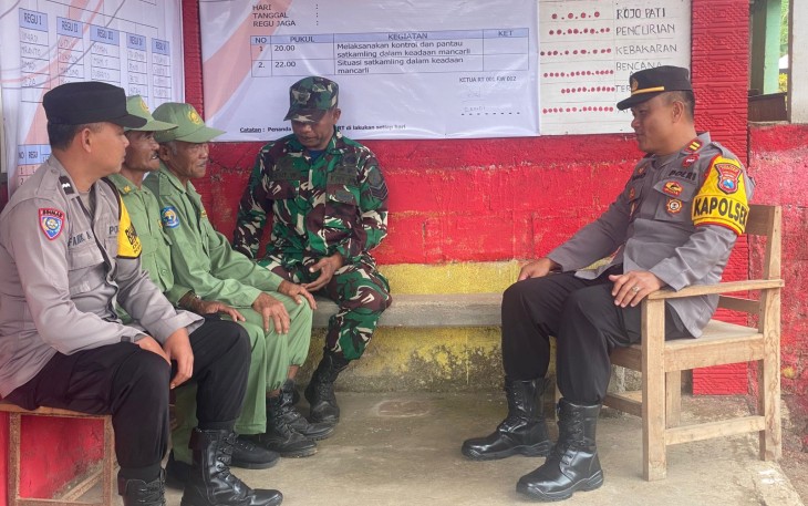 Sinergitas TNI Polri Dalam Kegiatan Sambang Desa Di Poskampling Wilayah Binaan