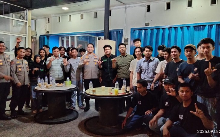 Kapolrestabes Makassar Kombes Pol Arya Perdana foto bersama