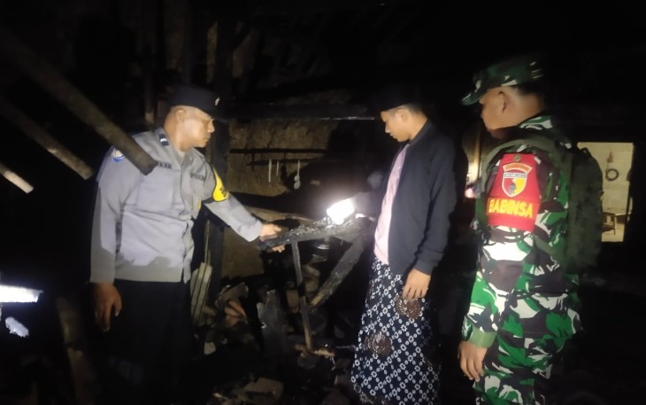Bantu atasi musibah kebakaran rumah warga desa binaan 