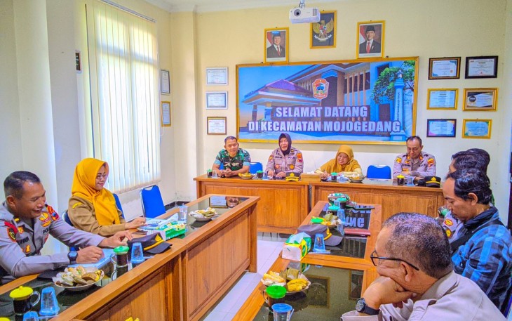 Silaturahmi kamtibmas Polres Karanganyar bersama unsur Forkopimca di Kecamatan Mojogedang, Senin (15/9/2025)