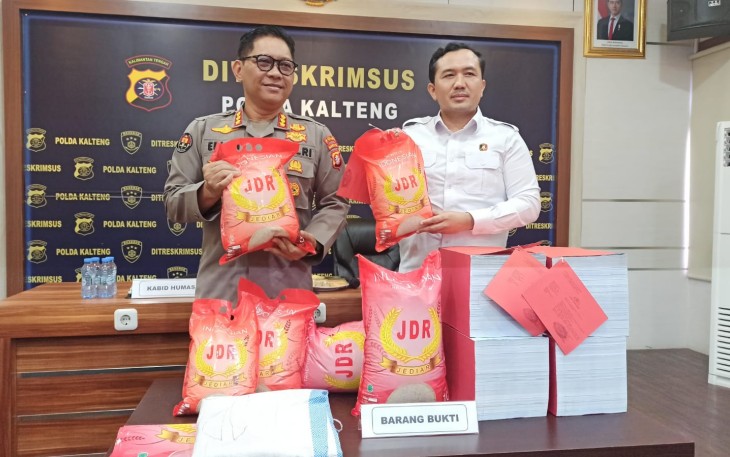 Kabidhumas Kombes Pol Erlan Munaji, S.IK., M.Si. ,saat konferensi press di Kantor Ditreskrimsus, Mapolda setempat, Selasa (16/9/2025) 