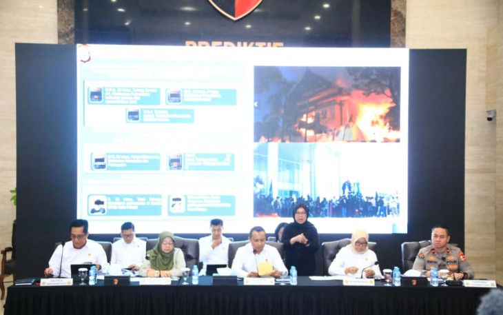 Polri menyampaikan perkembangan penegakan hukum pasca kerusuhan yang terjadi pada 25–31 Agustus 2025. Dalam konferensi pers di Lobby Gedung Bareskrim, Rabu (24/9/2025)