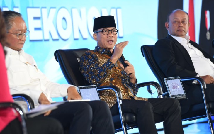 Mendes PDT Yandri Susanto saat menjadi narasumber dalam Talk Show 1 tahun pemerintahan Prabowo-Gibran yang diselenggarakan oleh Metro TV bertema mendorong efektivitas belanja negara dalam mendukung pertumbuhan ekonomi di JS. Luwansa Hotel, Jakarta, Kamis (16/10/2025)