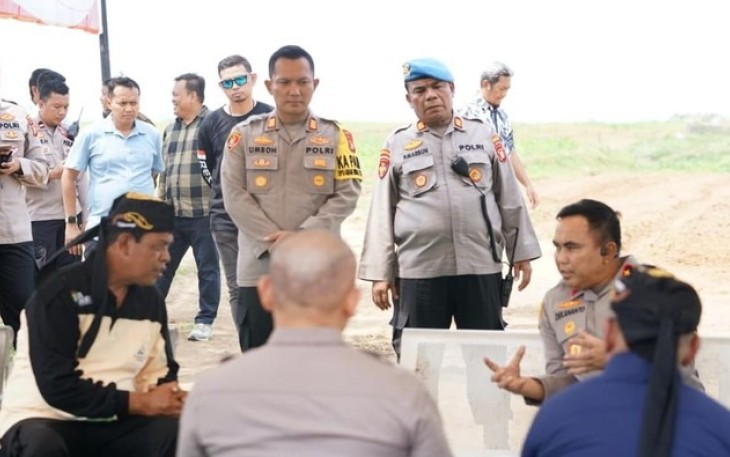 Peninjauan lahan jagung di Bekasi