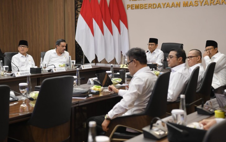Rapat Koordinasi tingkat Menteri, yang dipimpin oleh Menko PM, Muhaimin Iskandar, di kantor Kemenko PM, Jakarta Pusat, Selasa (4/11/2025)