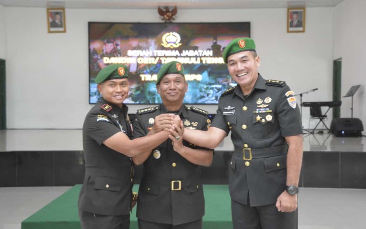 Pgs Danrem 023/KS Kolonel Inf Agustinus Sinaga foto bersama usai sertijab Dandim 0211/TT, Senin (10/11)