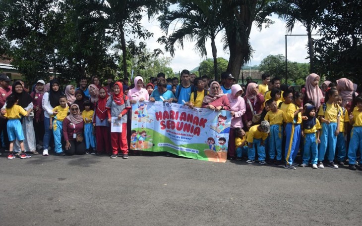 Siswa SLB Kemala Bhayangkari 1 Trenggalek Belajar Wasbang di Kodim 0806