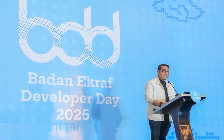 Menteri Ekonomi Kreatif, Teuku Riefky Harsya, memberi sambutan pada acara Badan Ekraf Developer Day (BDD) 2025 di Trans Convention Center, Bandung, Sabtu (22/11/2025)