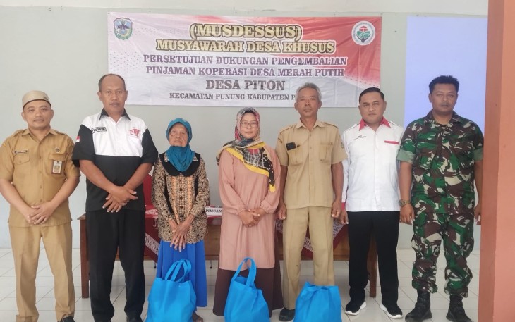 Babinsa Piton Koramil 0801/10 Punung Hadiri Musyawarah Desa Khusus KDMP