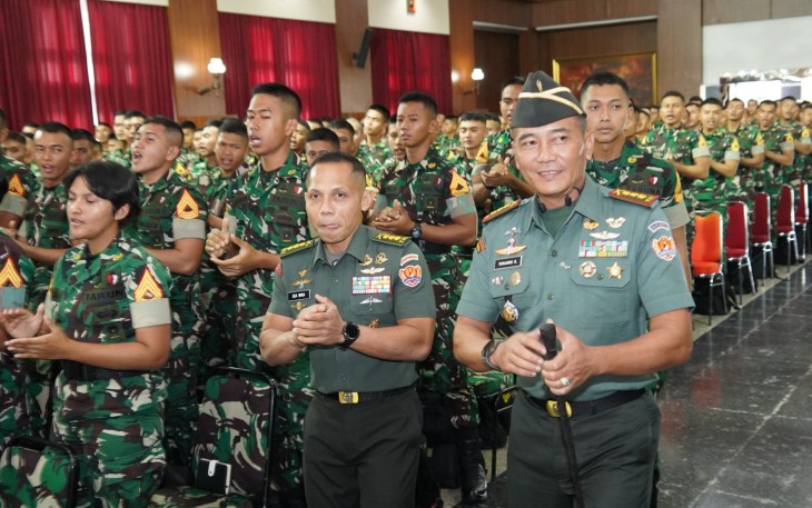 Taruna Akmil Menerima Pembekalan Kepemimpinan Lapangan dari “The King of Sparko”