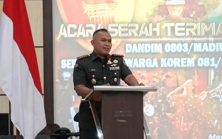 Danrem 081/DSJ Kolonel Arm Untoro Hariyanto memimpin serah terima jabatan (Sertijab) Dandim 0803/Madiun dari Letkol Kav Widhi Bayu Sudibyo kepada Letkol Inf I Nyoman Adisaputra