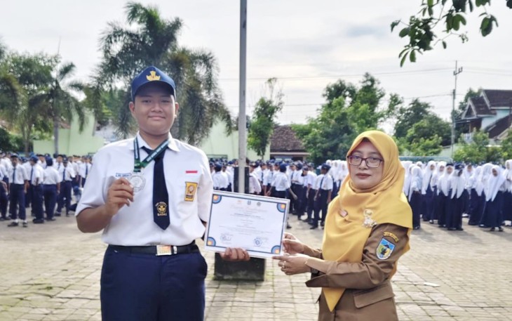 Capaian prestasi yang membanggakan diraih siswa SMPN 1 Badas Kabupaten Kediri bernama Muhammad Abrisam Azka Amani atas prestasi meraih Juara 2 Kejuaraan Panahan Tingkat Provinsi Jawa Timur