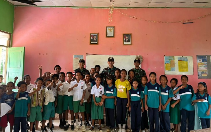 Satgas Yonarmed 12 Kostrad berikan pembelajaran IPS siswa di perbatasan 