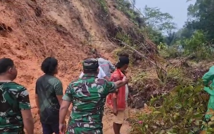 Tanah Longsor Tutup Akses Tarutung–Sibolga