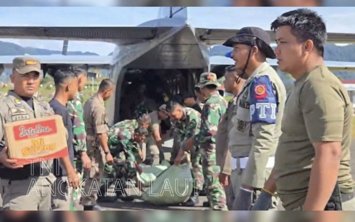 TNl AL Terus Salurkan Bantuan Logistik  Melalui Udara ke Wilayah Terdampak  Bencana Alam di Takengon Aceh
