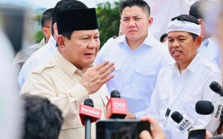 Presiden Prabowo Subianto memberikan keterangan pers usai meresmikan bendungan Jatigede di Kabupaten Sumedang, Senin (20/1)