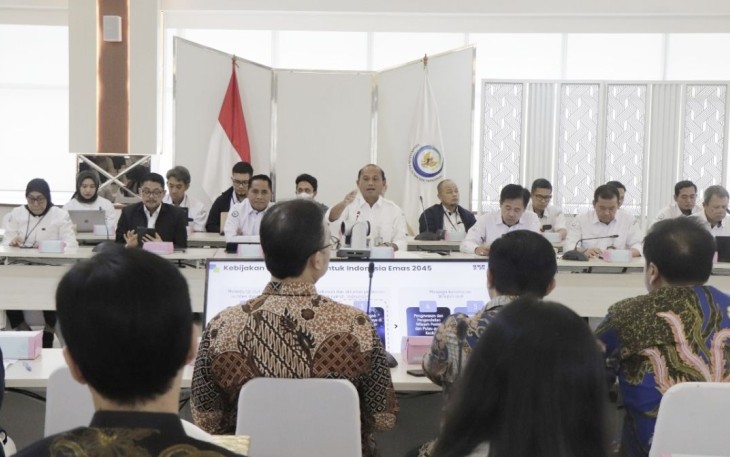 Dirjen Perikanan Budi Daya, Tb Haeru Rahayu saat memimpin rapat jajaran KKP di Jakarta, Kamis (6/2)