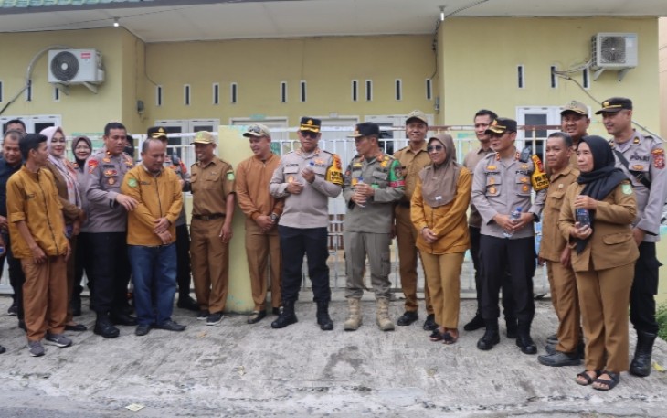 Kapolrestabes Medan Bersama Kapolsek Patumbak serta Unsur Muspika Lakukan Pengecekan Rumah Warga yang Sedang Kosong.
