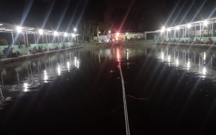 Suasana Ngalam Lele Super Jumbo Kolam Pancing New Vicadha Kostrad Malang, Jum'at (18/4)