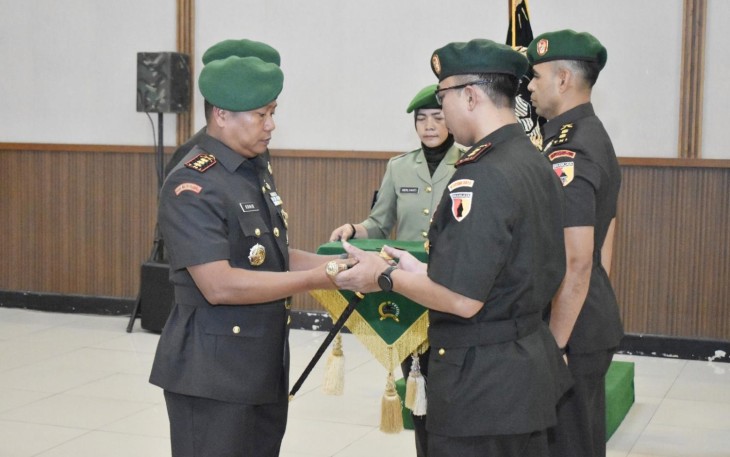 Danrem 083/Bdj Kolonel Inf Kohir saat sertijab Dandim 0823/Situbondo dan Kasilog di Makorem, Senin (4/8)