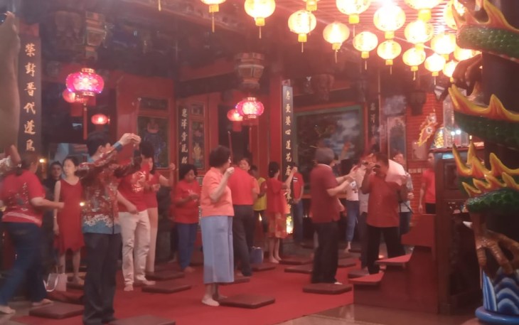 Babinsa Kejuron Amankan Perayaan Imlek 2576 di Klenteng Hwie Ing Kiong