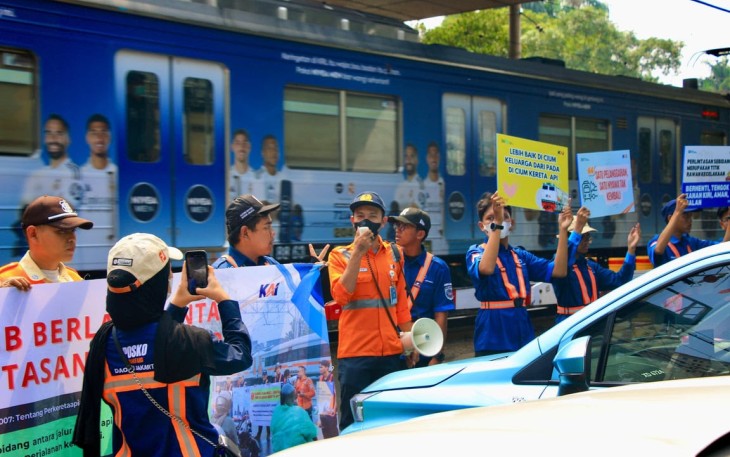 Sosialisasi Keselamatan di Perlintasan Sebidang JPL 17 Stasiun Duren Kalibata