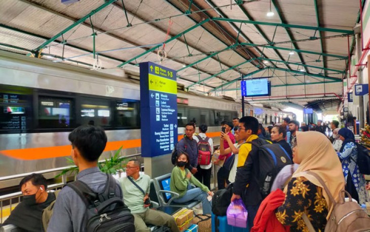 KAI Daop 7 Madiun Catat 5 Stasiun Terbanyak Layani Penumpang di Awal Angkutan Nataru 2025/2026 Semakin Melayani Mobilitas Masyarakat di Jawa Timur