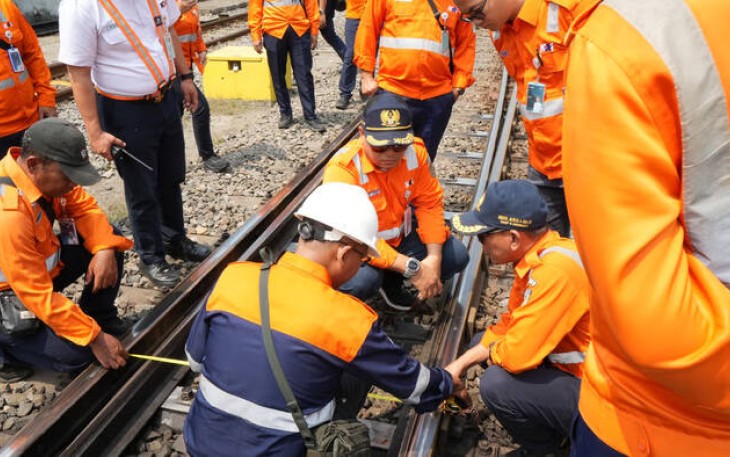KAI Daop 8 Surabaya Lakukan Pengecekan Lintas untuk Wujudkan Keselamatan dan Pelayanan Prima