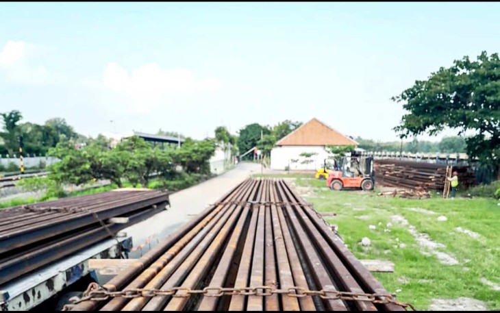 KAI Logistik Dukung Peningkatan Keselamatan Jalur KA melalui Pengiriman Rel R.54 Seberat 380 Ton
