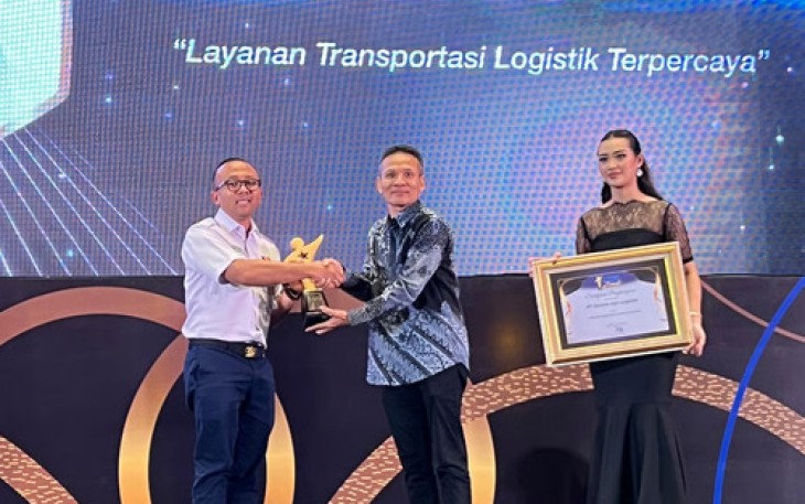 KAI Logistik Sabet Penghargaan Radar Surabaya Award 2025