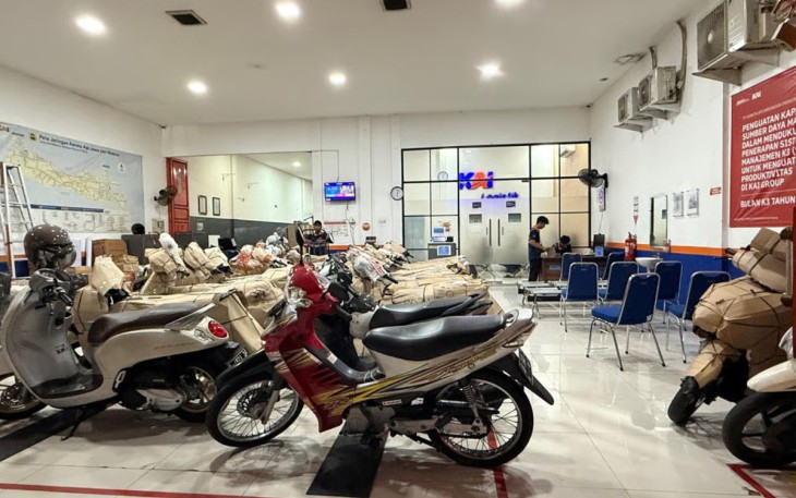 Dorong Konektivitas Pendidikan Lewat Layanan Pengiriman Sepeda Motor