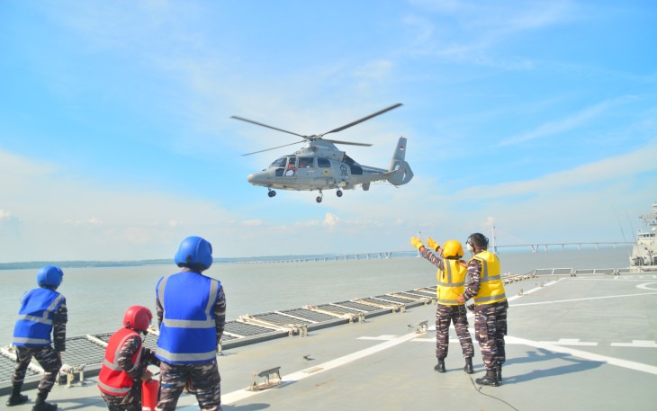 KRI WSH-991 saat tengah sandar di dermaga Ujung, Surabaya. Jum'at (18/7).