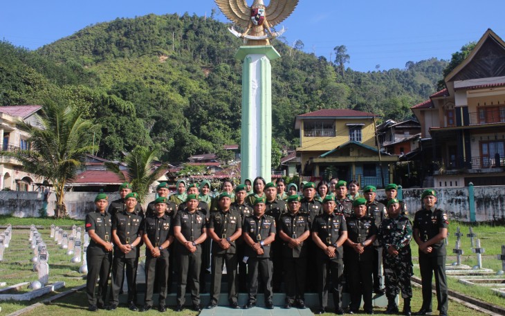 Plh Kaajenrem 023/KS Pimpin Ziarah Rombongan ke TMP Sibolga