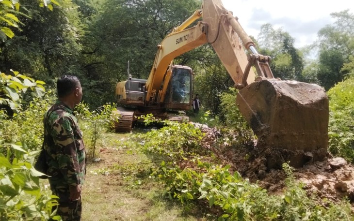 TNI Bancar Tuban Wujudkan Normalisasi Kali Sowan