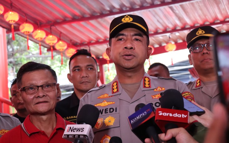 Kapolres Metro Jakarta Barat, Kombes Pol Twedi Aditya Bennyahdi Tinjau Pengamanan Vihara Dharma Bakti Jelang Imlek