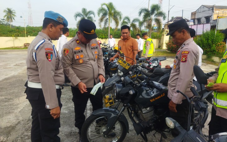 Kapolsek Belitang III saat Cek Kelayakan Kendaraan Dinas Anggota