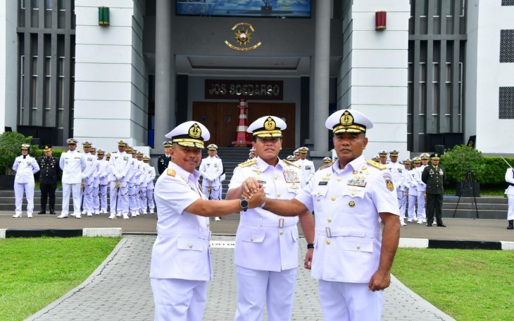 Kepala Staf Angkatan Laut (Kasal) Laksamana TNI Dr. Muhammad Ali memimpin Upacara Serah Terima Jabatan Komandan Sekolah dan Staf Komando Angkatan Laut (Danseskoal) bertempat di Lapangan Laut Jawa Seskoal, Cipulir, Jakarta Selatan, Rabu (26/2)