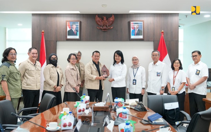 Penyerahan cindera mata