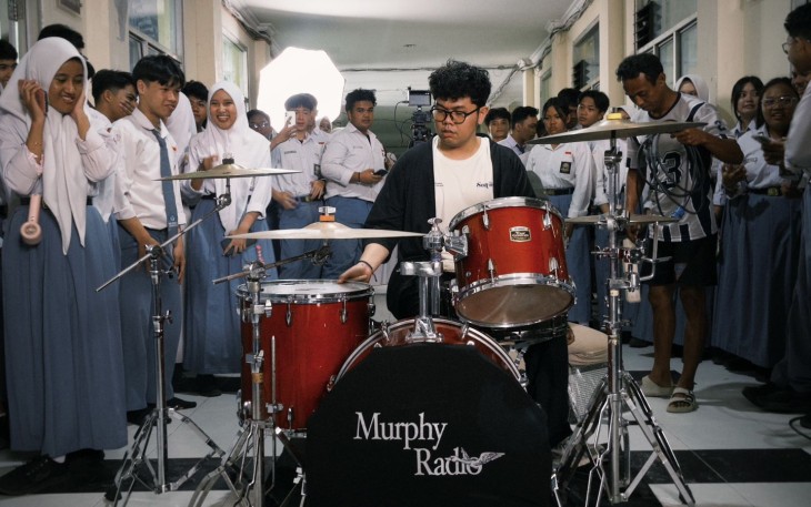 Kementerian Ekonomi Kreatif/Badan Ekonomi Kreatif (Ekraf), melalui program AKTIF Musik memfasilitasi produksi video klip Graduation Song karya Murphy Radio, Jakarta, Rabu (12/11/2025).