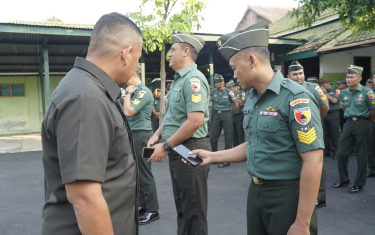 Kodim 0803/Madiun Sidak HP Anggota 